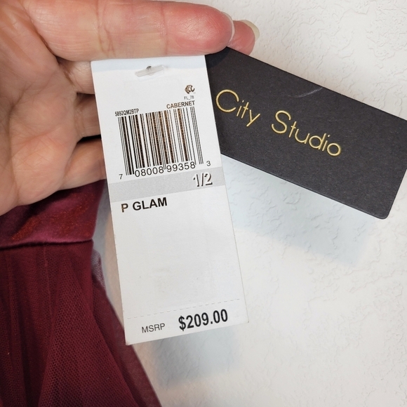 NWT City Studio Junior Sweetheart-Neck Ruffled Gown in Cabernet Size 1/2 - Picture 16 of 16